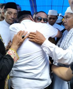 suasana haru keluarga menyelimuti penyambutan Pj Bupati Muna Barat, La Ode Butolo