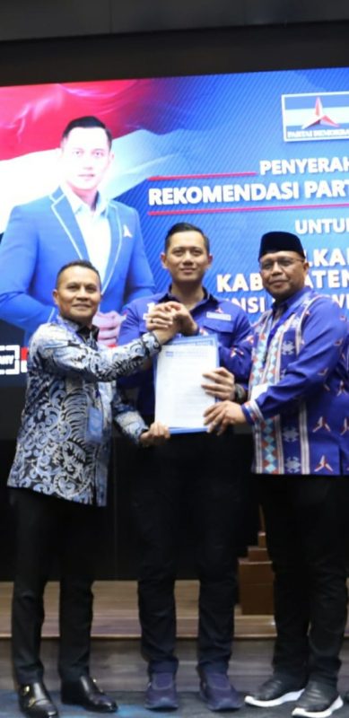 Bapaslon Bupati dan Wakil Bupati Muna, Abdul Rahman-Awal Jaya Bolombo saat menerima rekomendasi DPP Demokrat beberapa waktu lalu