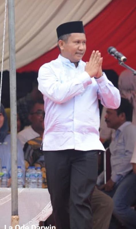 Bupati Muna Barat, La Ode Darwin
