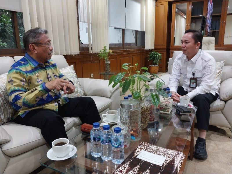 Ketgam : Bupati Muna, Drs H Bachrun, M.Si saat melakukn audiens dengan Dirjen Tanaman Pangan Kementrian Pertanian,  Dr. Yudi Sastro, SP, MP  di Jakarta, Kamis (8/5)