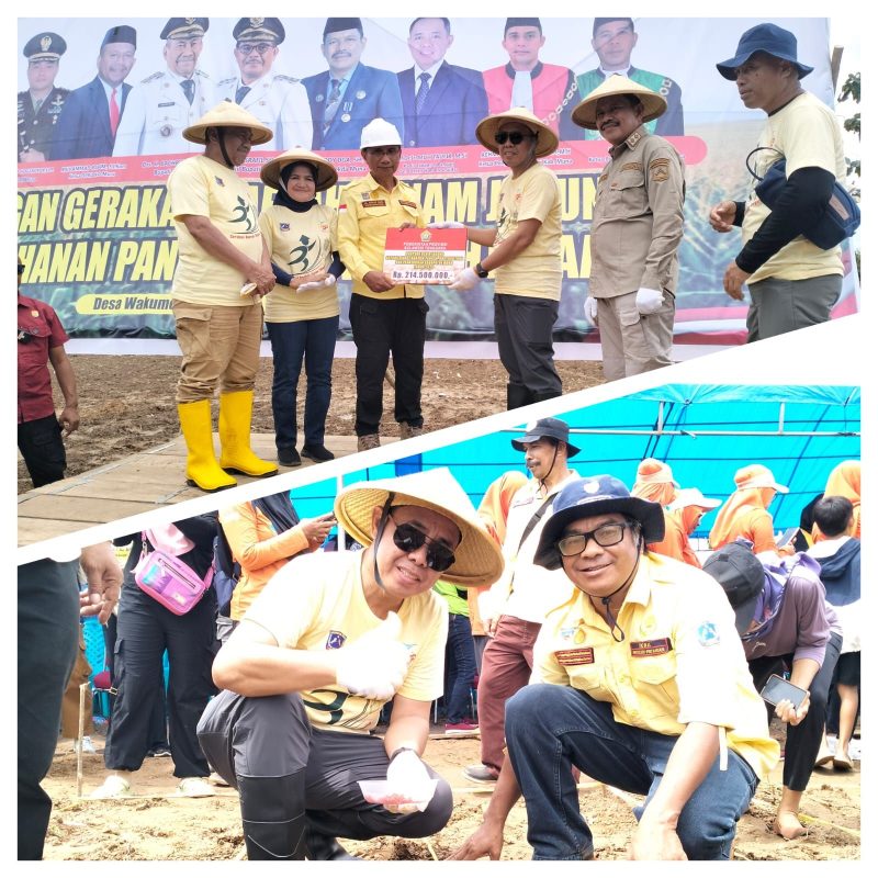 Ketgam : Kepala Dinas Pertanian dan Peternakan Sultra, Prof M.Taufiq saat melakukan penanaman jagung di Kabupaten Muna, Minggu (1/6). Foto: Redaksi
