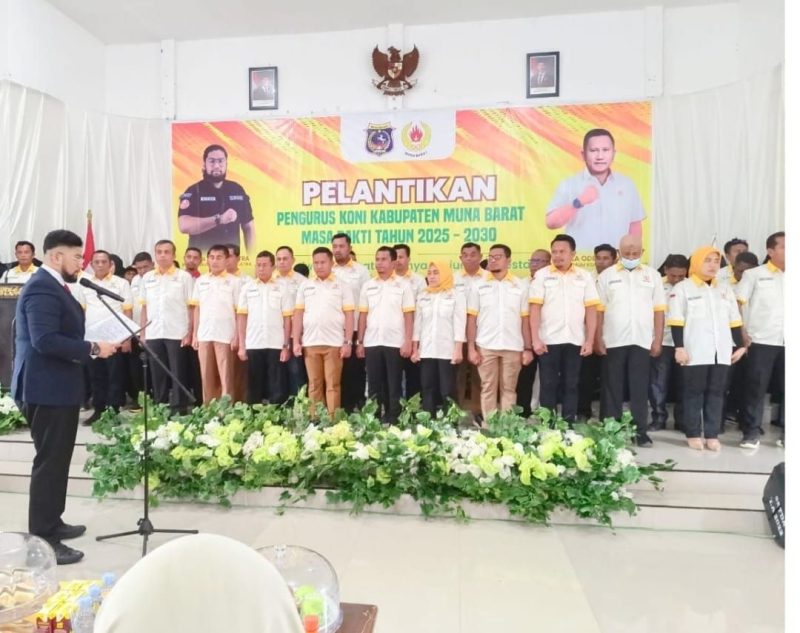 Ketgam: Ketua KONI Sultra mengukuhkan pengurus KONI Muna Barat