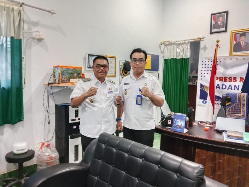 Ketgam: Wakil Bupati Muna, La Ode Asrafil Ndoasa bersama Kepala BNNK MUna, Ridwan Zain