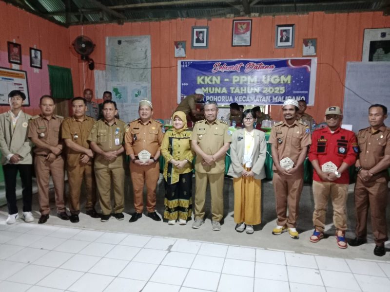 Ketgam : Bupati Muna, H Bachrum saat menerima 28 mahasiswa KKN-PPM UGM